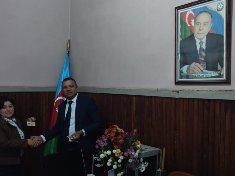 QAX YAZARLARINA ÜZVLÜK VƏSİQƏLƏRİ PAYLANILIB.