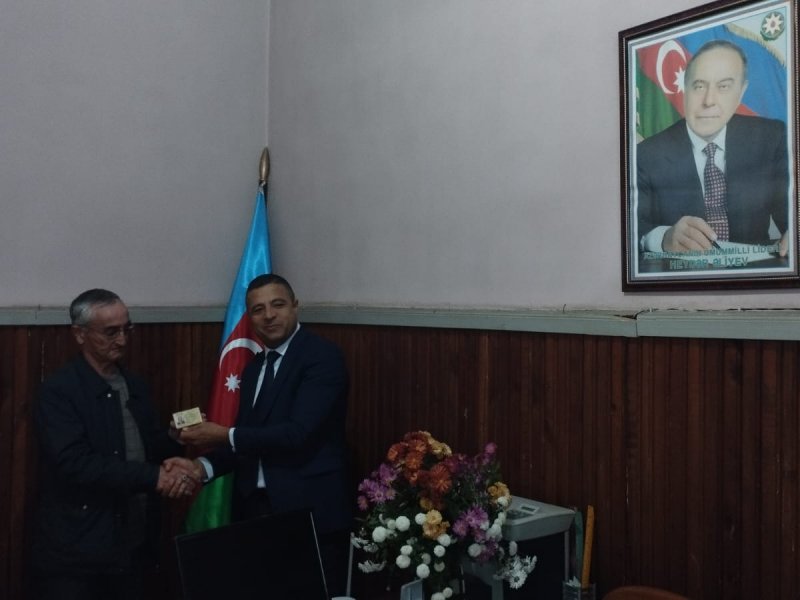 QAX YAZARLARINA ÜZVLÜK VƏSİQƏLƏRİ PAYLANILIB.