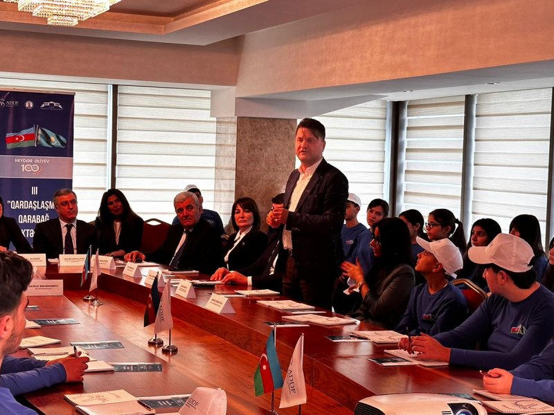 “Qardaşlaşmış Qarabağ Məktəbləri” layihəsi çərçivəsində növbəti düşərgənin açılış mərasimi keçirilib
