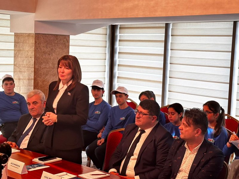 “Qardaşlaşmış Qarabağ Məktəbləri” layihəsi çərçivəsində növbəti düşərgənin açılış mərasimi keçirilib