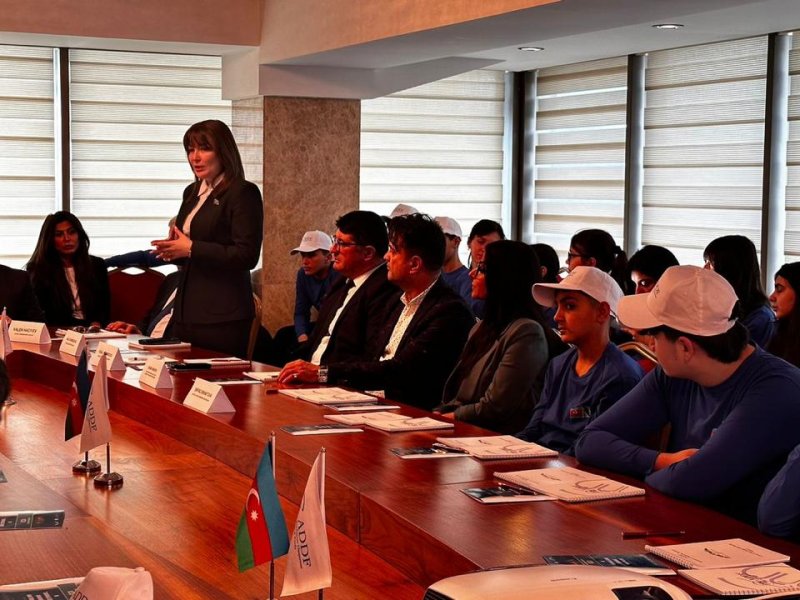 “Qardaşlaşmış Qarabağ Məktəbləri” layihəsi çərçivəsində növbəti düşərgənin açılış mərasimi keçirilib