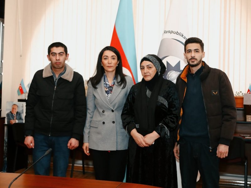 Ombudsman Səbinə Əliyeva erməni əsirliyindən azad edilmiş hərbi qulluqçular Hüseyn Axundov və Aqşin Bəbirovla görüşüb