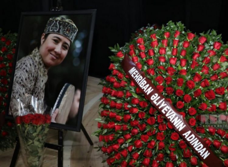 Birinci vitse-prezident Mehriban Əliyeva Aygün Bəylərin vida mərasiminə əklil göndərib