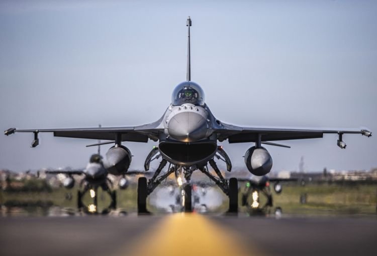 Ukrayna F-16 təyyarələrini qəbul etməyə hazır deyil