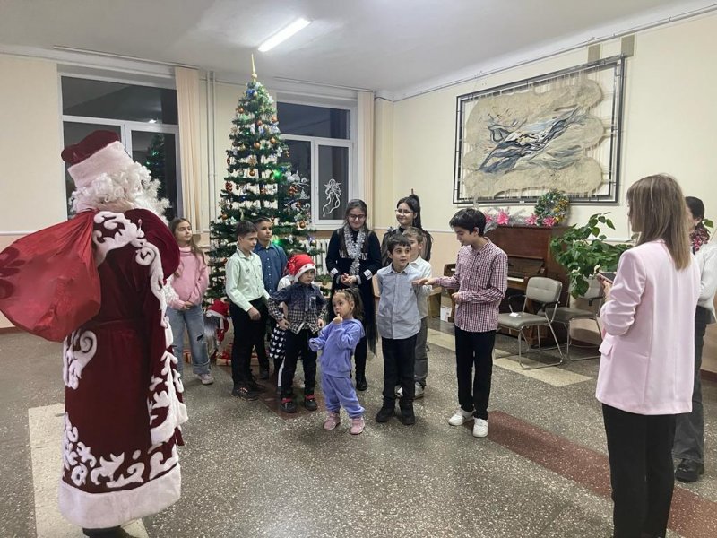 Moldova azərbaycanlıları uşaqları hədiyyələrlə sevindirib