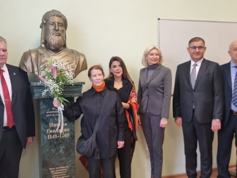 Ural Federal Universitetində dahi Azərbaycan şairi və mütəfəkkiri Nizami Gəncəvinin büstü qoyulub