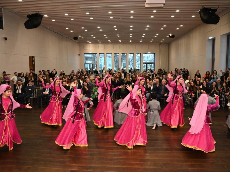 Almaniya paytaxtında “Xarı Bülbül” Azərbaycan Mədəniyyət Evinin iki illiyi qeyd edilib 