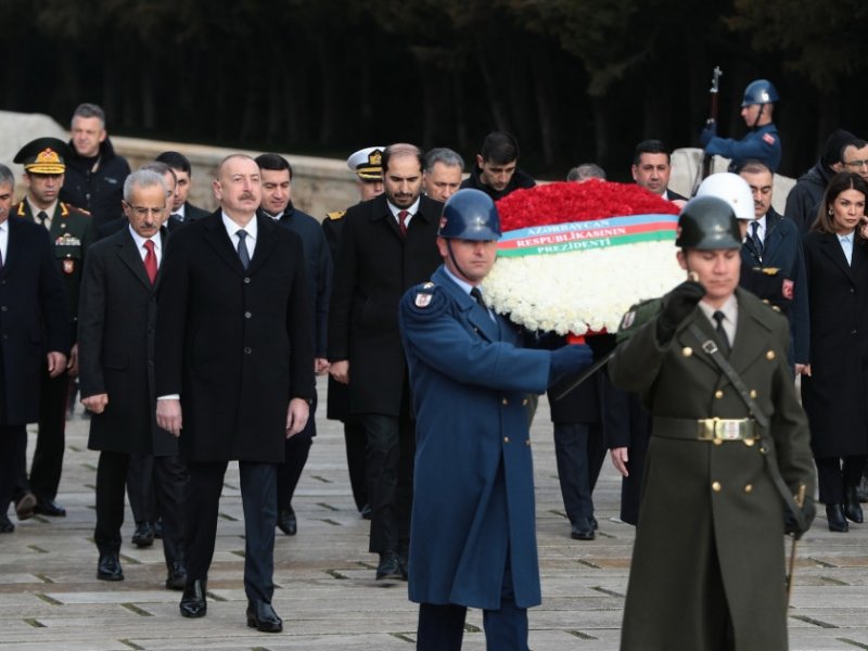 Prezident İlham Əliyev Ankarada Anıtqəbiri ziyarət edib