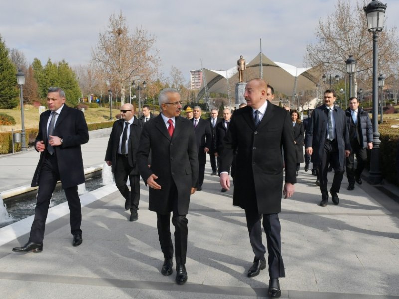 Prezident İlham Əliyev Ankarada Ulu Öndər Heydər Əliyevin abidəsini ziyarət edib - YENİLƏNİB - FOTOLAR