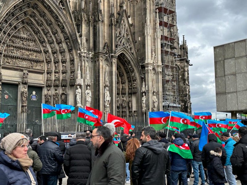 Köln Katedralının qarşısında Xocalı soyqırımının 32-ci ildönümü ilə bağlı aksiya keçirilib