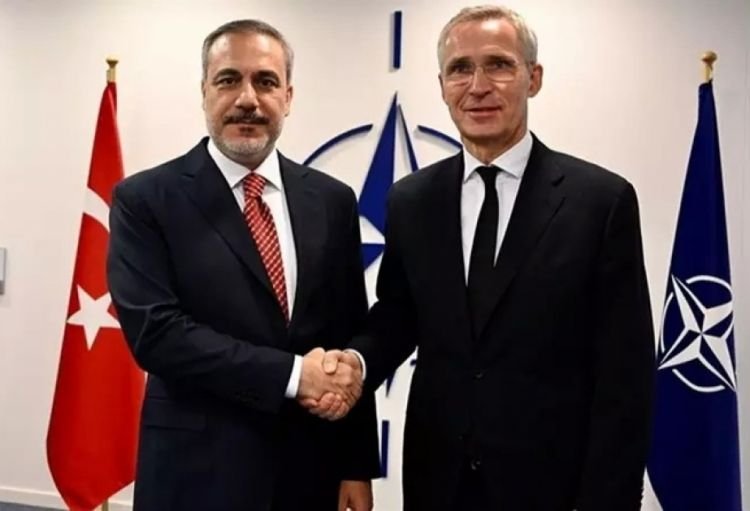 “Türkiyə XİN-in başçısı ilə NATO-nun Baş katibi regional məsələləri müzakirə ediblər