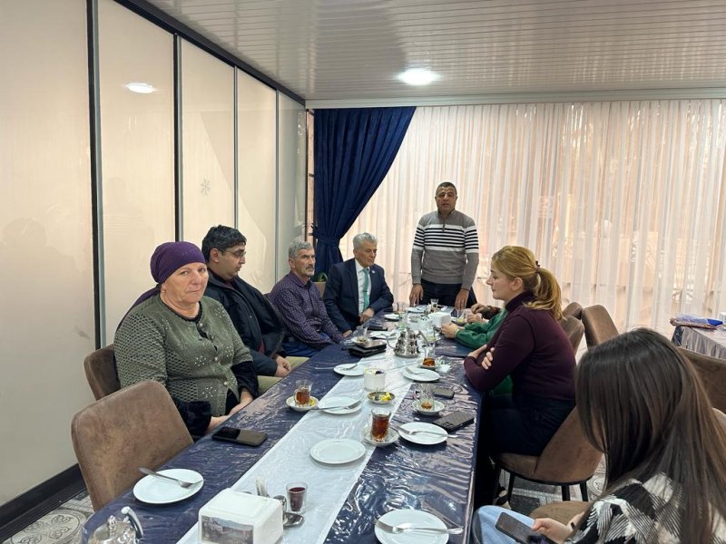 YAZARLAR GÜNÜ AYB-NİN ŞİMAL-QƏRB REGİONAL BÖLMƏSİNİN ÜZVLƏRİ  QAZİNİN DOĞUM GÜNÜNDƏ BİR ARAYA GƏLİB-FOTOLAR. 