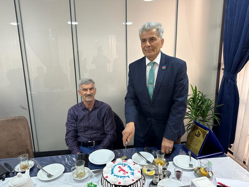 YAZARLAR GÜNÜ AYB-NİN ŞİMAL-QƏRB REGİONAL BÖLMƏSİNİN ÜZVLƏRİ  QAZİNİN DOĞUM GÜNÜNDƏ BİR ARAYA GƏLİB-FOTOLAR. 