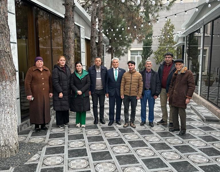 YAZARLAR GÜNÜ AYB-NİN ŞİMAL-QƏRB REGİONAL BÖLMƏSİNİN ÜZVLƏRİ  QAZİNİN DOĞUM GÜNÜNDƏ BİR ARAYA GƏLİB-FOTOLAR. 