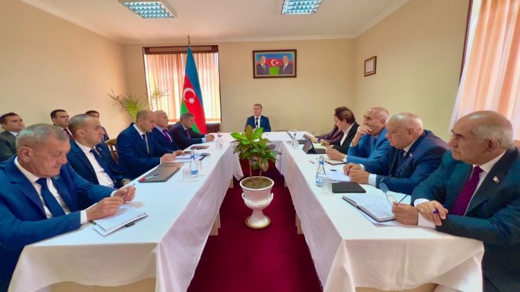 Hüquq siyasəti komitəsinin iclası keçirilib