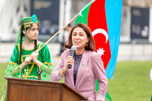 Kanada parlamentinin önündə Azərbaycan bayrağı qaldırılıb