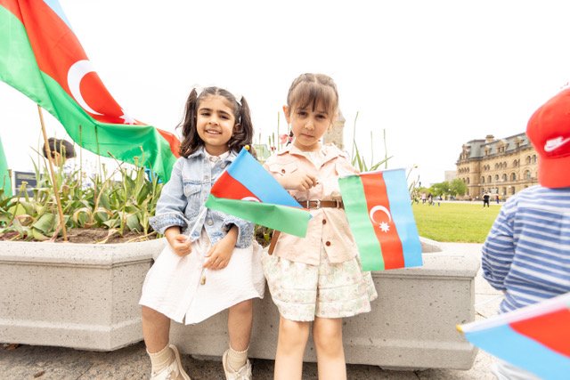 Kanada parlamentinin önündə Azərbaycan bayrağı qaldırılıb