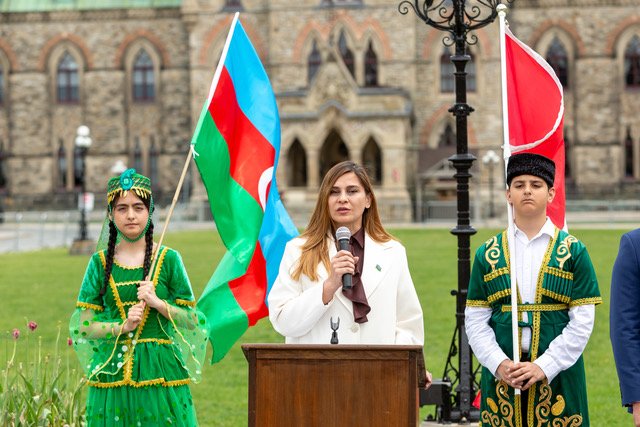 Kanada parlamentinin önündə Azərbaycan bayrağı qaldırılıb