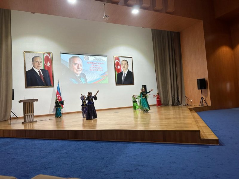 ŞƏKİ-ZAQATALA REGİONAL TƏHSİL İDARƏSİ ULU ÖNDƏR HEYDƏR ƏLİYEVİN ANADAN OLMASININ 101-Cİ İLDÖNÜMÜNƏ HƏSR EDİLMİŞ TƏDBİR KEÇİRİB-FOTOLAR.