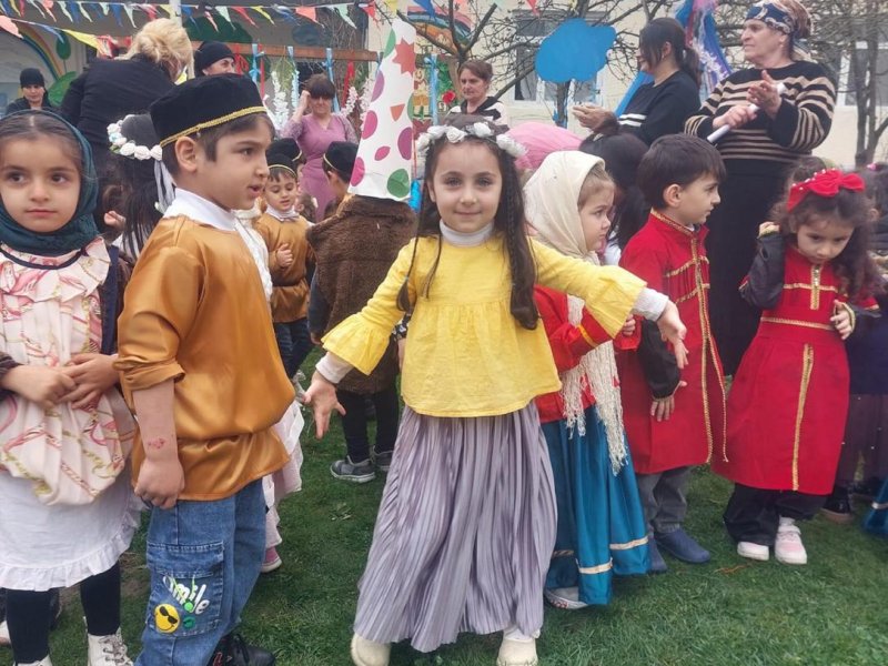 İTİTALA KƏND  KÖRPƏLƏR EVİ-UŞAQ BAĞÇASINA DAXİL OLARKƏN UŞAQ RƏSM QALAREYASINI XATIRLADIR-FOTOLAR.