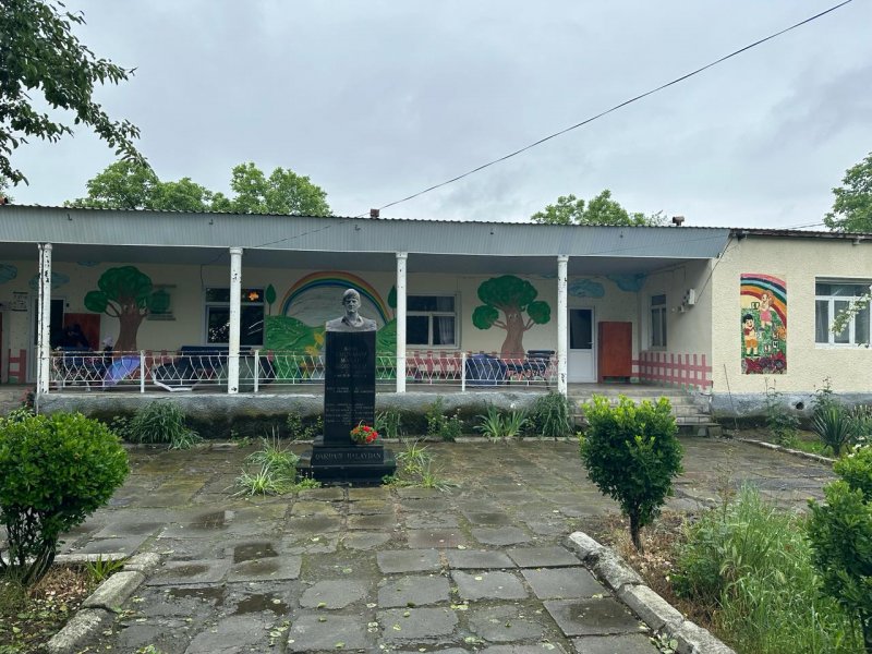 İTİTALA KƏND  KÖRPƏLƏR EVİ-UŞAQ BAĞÇASINA DAXİL OLARKƏN UŞAQ RƏSM QALAREYASINI XATIRLADIR-FOTOLAR.