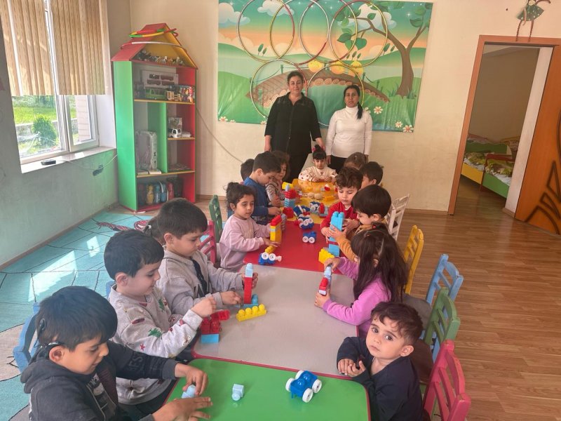 BALAKƏN ŞƏHƏR DÖRD NÖMRƏLİ KÖRPƏLƏR EVİ-UŞAQ BAĞÇASININ BİNASI ŞƏHƏRƏ XÜSUSİ GÖZƏLLİK VERİR-FOTOLAR.