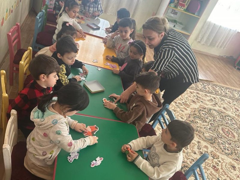 BALAKƏN ŞƏHƏR DÖRD NÖMRƏLİ KÖRPƏLƏR EVİ-UŞAQ BAĞÇASININ BİNASI ŞƏHƏRƏ XÜSUSİ GÖZƏLLİK VERİR-FOTOLAR.