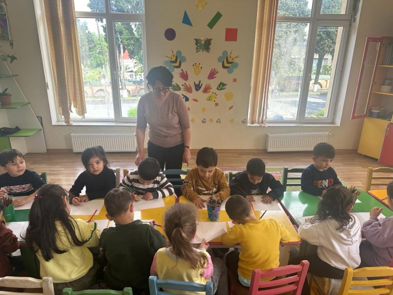 BALAKƏN ŞƏHƏR DÖRD NÖMRƏLİ KÖRPƏLƏR EVİ-UŞAQ BAĞÇASININ BİNASI ŞƏHƏRƏ XÜSUSİ GÖZƏLLİK VERİR-FOTOLAR.