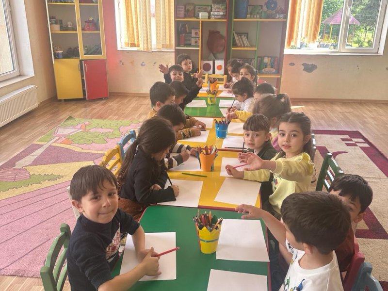 BALAKƏN ŞƏHƏR DÖRD NÖMRƏLİ KÖRPƏLƏR EVİ-UŞAQ BAĞÇASININ BİNASI ŞƏHƏRƏ XÜSUSİ GÖZƏLLİK VERİR-FOTOLAR.