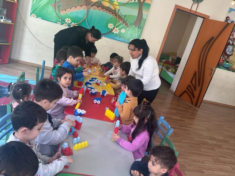 BALAKƏN ŞƏHƏR DÖRD NÖMRƏLİ KÖRPƏLƏR EVİ-UŞAQ BAĞÇASININ BİNASI ŞƏHƏRƏ XÜSUSİ GÖZƏLLİK VERİR-FOTOLAR.
