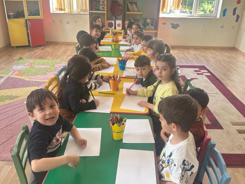 BALAKƏN ŞƏHƏR DÖRD NÖMRƏLİ KÖRPƏLƏR EVİ-UŞAQ BAĞÇASININ BİNASI ŞƏHƏRƏ XÜSUSİ GÖZƏLLİK VERİR-FOTOLAR.