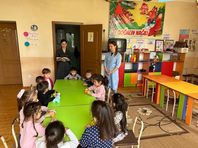 ŞƏRİF KƏND  KÖRPƏLƏR EVİ-UŞAQ BAĞÇASINA  TƏCRÜBƏLİ PEDAQOQ RƏHBƏRLİK EDİR-FOTOLAR.