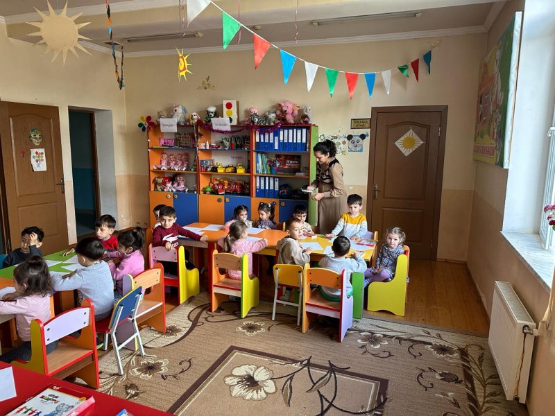 ŞƏRİF KƏND  KÖRPƏLƏR EVİ-UŞAQ BAĞÇASINA  TƏCRÜBƏLİ PEDAQOQ RƏHBƏRLİK EDİR-FOTOLAR.