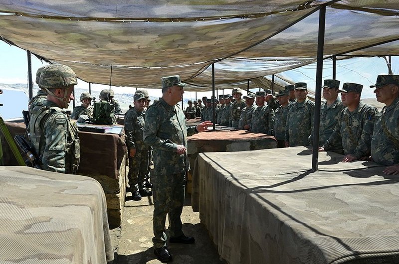 Baş Qərargah rəisi artilleriya bölmələrinin taktiki təlimini izləyib