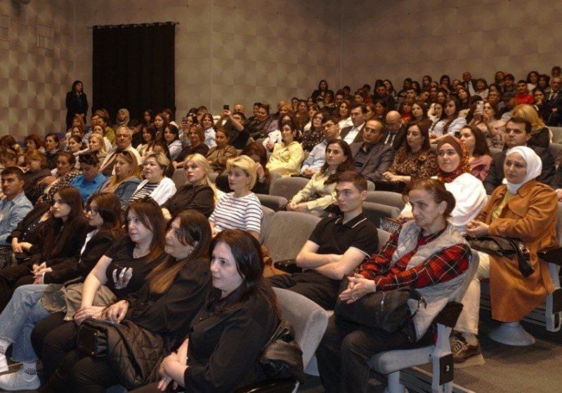 Gənc Tamaşaçılar Teatrında “Mənim ağ göyərçinim” tamaşası nümayiş edilib