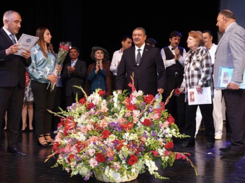 Gənc Tamaşaçılar Teatrında “Mənim ağ göyərçinim” tamaşası nümayiş edilib