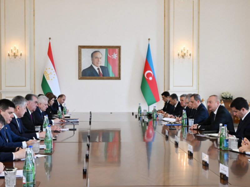 Azərbaycan və Tacikistan prezidentlərinin geniş tərkibdə görüşü başlayıb