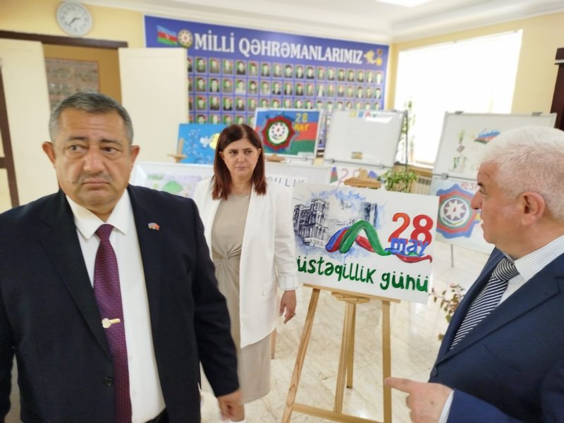 ARŞIN MAL ALAN MƏKTƏBİN SƏHNƏSİNDƏ-FOTOLAR.