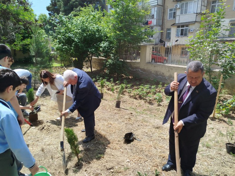 28 may - Müstəqillik günü ilə əlaqədar "Arşın mal alan məktəbin səhnəsində" adlı tədbir keçirilmişdir-FOTOLAR.