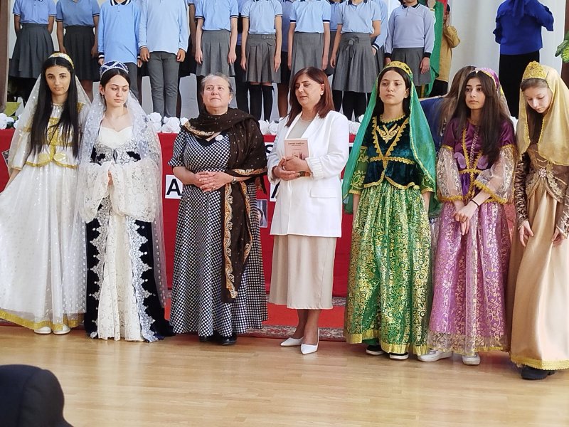 28 may - Müstəqillik günü ilə əlaqədar "Arşın mal alan məktəbin səhnəsində" adlı tədbir keçirilmişdir-FOTOLAR.
