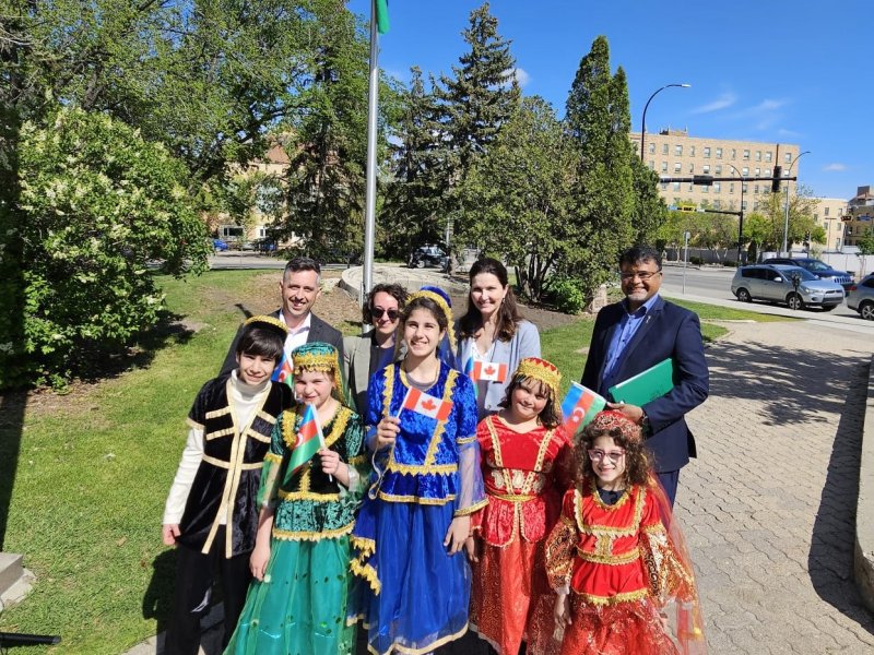 Kanadanın Recayna (Regina) şəhərində 28 May – Müstəqillik Günü münasibətilə Azərbaycan bayrağı qaldırılıb