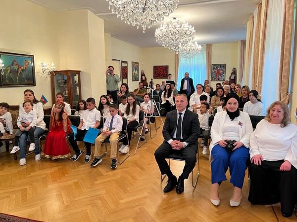 Niderlandda soydaşlarımız Uşaqların Beynəlxalq Müdafiəsi Günü münasibətilə tədbir və rəsm sərgisi keçirib