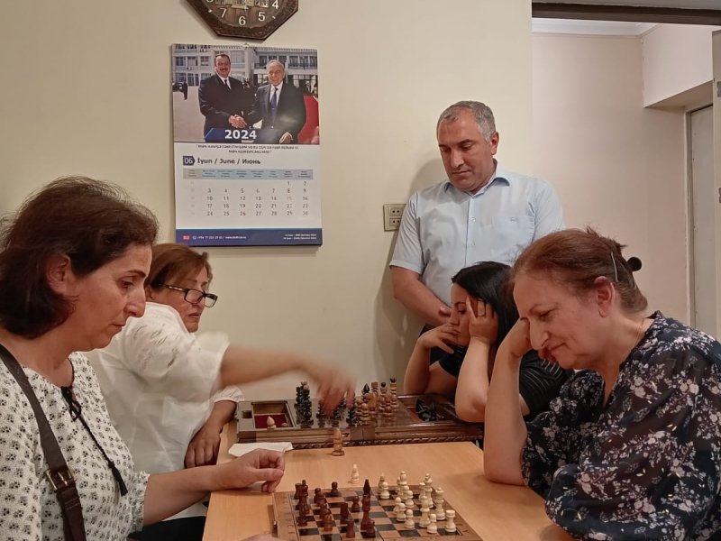 TƏHSİL İŞÇİLƏRİ NİZAMİ RAYONUNDA ŞAHMAT YARIŞI KEÇİRİBLƏR.