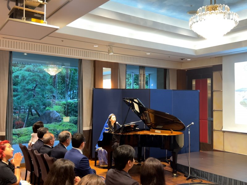 Tokio şəhərində Yaponiyada yaşayan azərbaycanlı və yapon incəsənət ustalarının iştirakı ilə konsert keçirilib