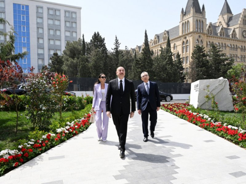 Prezident İlham Əliyev və birinci xanım Mehriban Əliyeva Bakıda Botanika İnstitutunun yeni binasının açılışında iştirak edib və Nəbatat Bağında görülən işlərlə tanış olublar