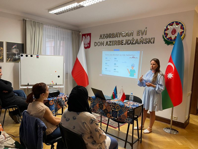 Varşava Azərbaycan Evində "Uşağımdakı Özüm" adlı seminar keçirilib