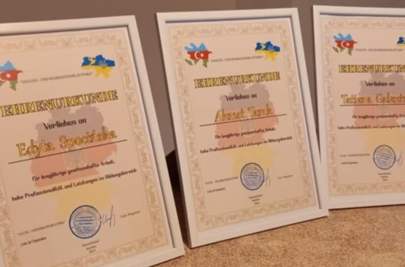 Qulu İbrahimov Almaniyada müəllimləri təhsilə verdikləri töhfəyə görə təltif etdi