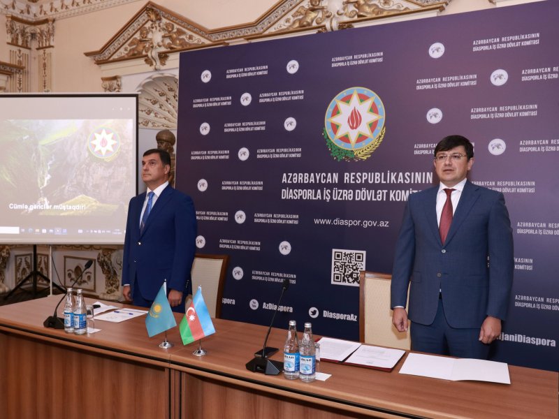 Qazaxıstanda fəaliyyət göstərən diasporumuzun nümayəndələri Dövlət Komitəsində olublar