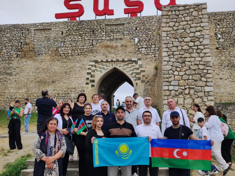 “Biz dəmir yumruğun gücü ilə Şuşadayıq” şüarı ilə diaspor nümayəndələrinin Şuşaya 12-ci səfəri gerçəkləşib