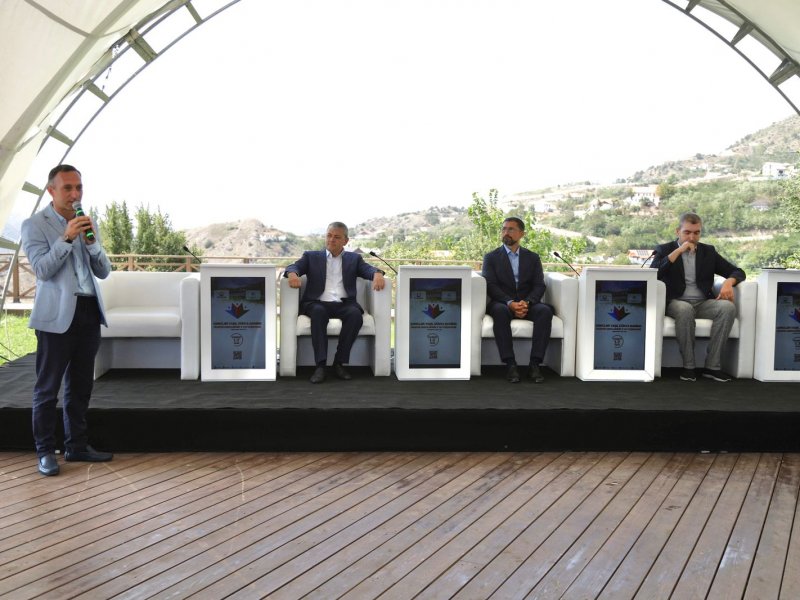 V Yay Düşərgəsində azad edilmiş ərazilərdə aparılan bərpa-quruculuq işlərindən danışılıb